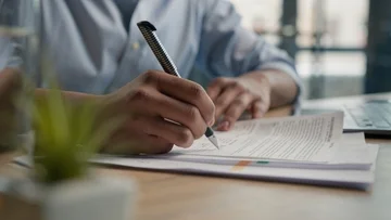Anschreiben auf Englisch: Muster mit Beispielen 2025