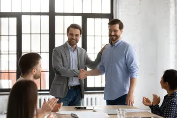 „Mit freundlichen Grüßen” – Alternative, Komma & Tipps